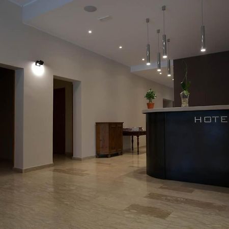 Priverno Onorati Hotel מראה חיצוני תמונה